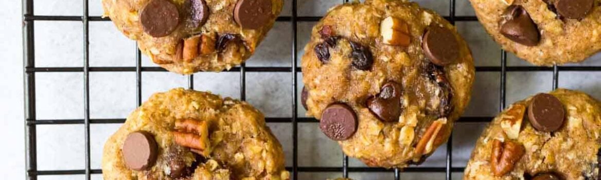 Clean eating Healthy Oatmeal Cookies with applesauce, honey, chocolate, and raisins. NO SUGAR, low calorie, and kid-friendly, these soft, chewy cookies are the perfect healthy dessert or even snack.